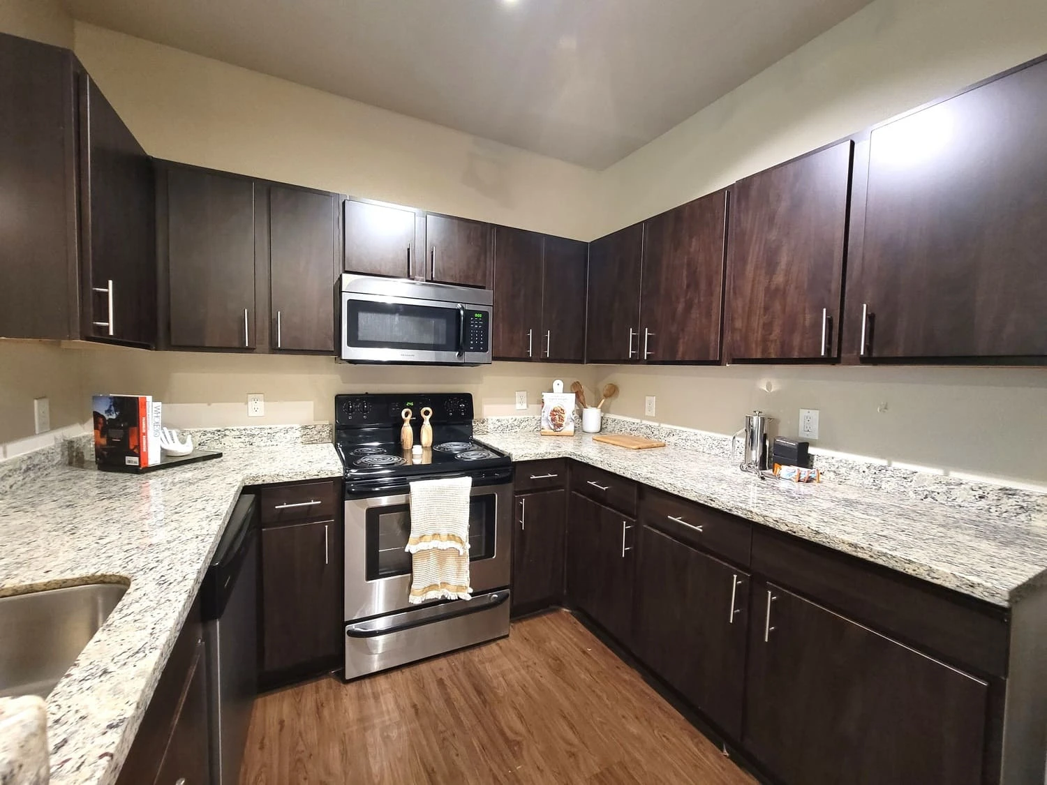 The Wayman Apartments: Modern Living in the Heart of the City | AptAmigo