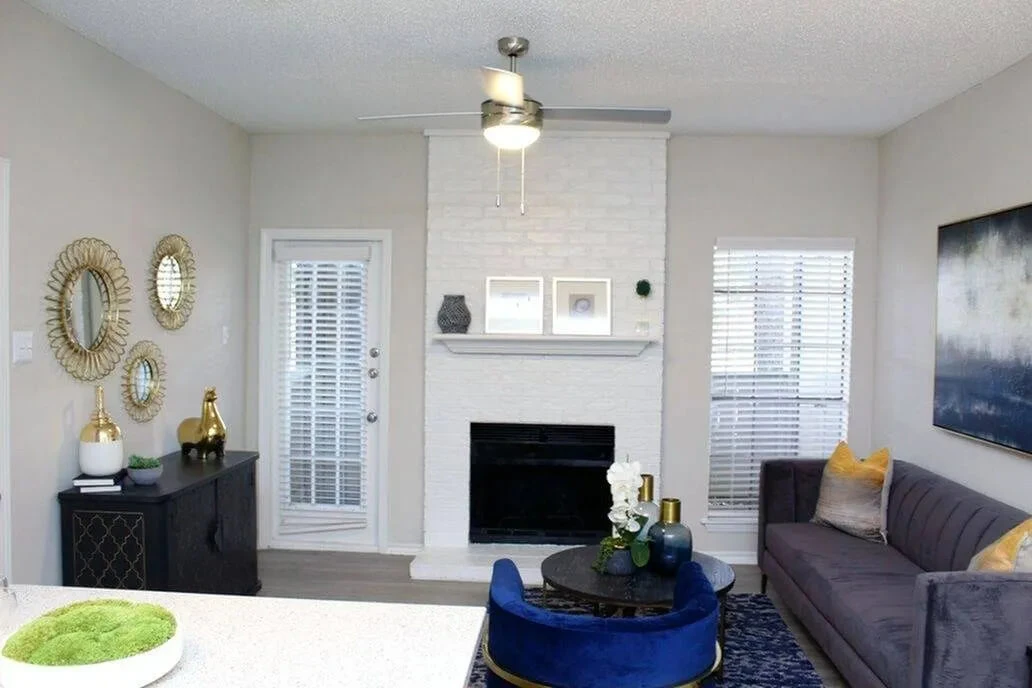 The Residence at North Dallas Apartments | AptAmigo